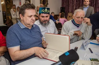Глава Одинцовского округа Андрей Иванов вместе с профильными заместителями провел личный прием в формате «Выездной администрации» в Звенигороде, на площадке Дома детского творчества