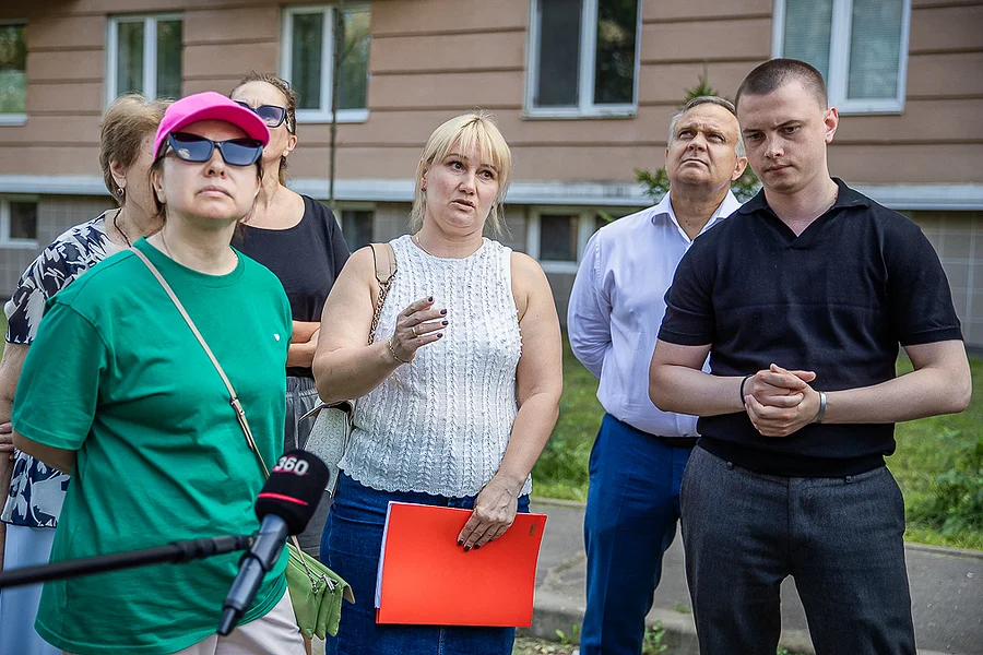 Кровля текст 4, Глава Одинцовского округа проверил качество ремонта кровли многоквартирного дома в звенигородском квартале Заречье