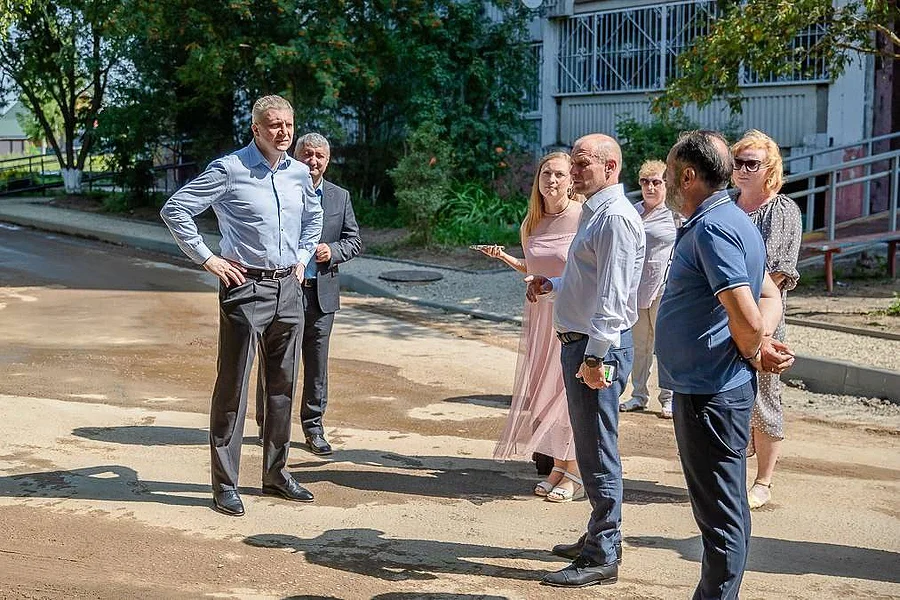 Андрей Иванов осмотрел ход благоустройства дворов в Чупряково