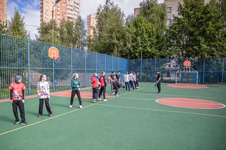 На улице Фасадная в поселке Лесной Городок модернизировали спортивную площадку