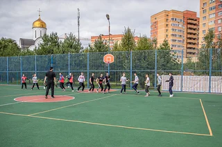 На улице Фасадная в поселке Лесной Городок модернизировали спортивную площадку