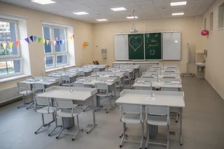 Новое учебное заведение 1 сентября пополнило систему образования Одинцовского округа — в жилом комплексе «Одинбург» торжественно открылась современная школа на 825 мест