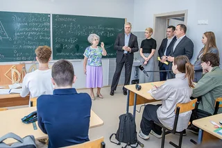 Глава Одинцовского округа Андрей Иванов осмотрел обновленное здание Васильевской школы, расположенное в поселке Санатория имени Герцена