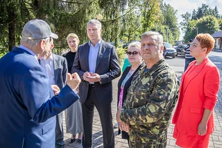 Глава Одинцовского округа проверил результаты реконструкции памятника «Летчикам, павшим в борьбе с фашизмом и за независимость нашей Родины», расположенного на въезде в поселок Новый Городок