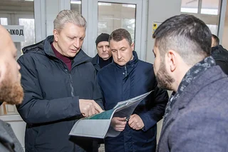 Глава Одинцовского городского округа Андрей Иванов проверил ход капремонта спортивного комплекса «Звезда» в Звенигороде