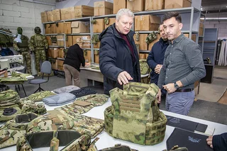 Глава Одинцовского округа осмотрел расположенные в Звенигороде производственные цеха компании «РусАрм»