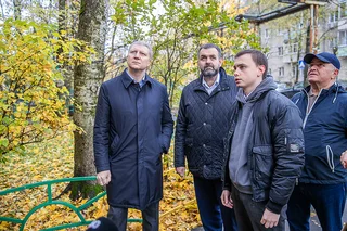 Глава Одинцовского округа Андрей Иванов проверил ход капитального ремонта балконов многоквартирных домов на Западном проспекте в Голицыно