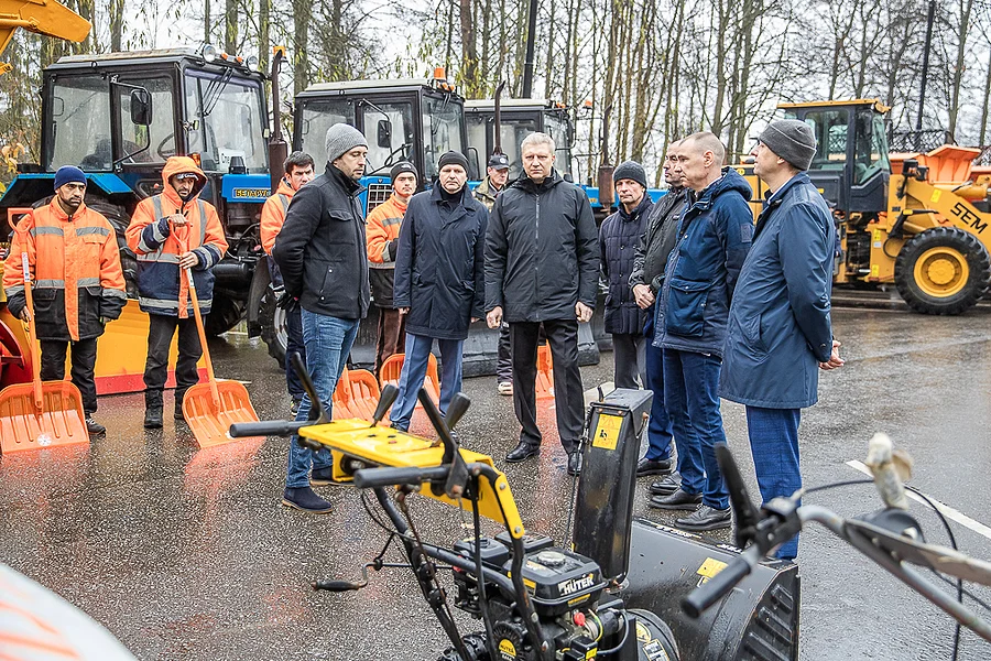 фото глав, Андрей Иванов провёл плановый смотр спецтехники перед зимним периодом в Звенигороде