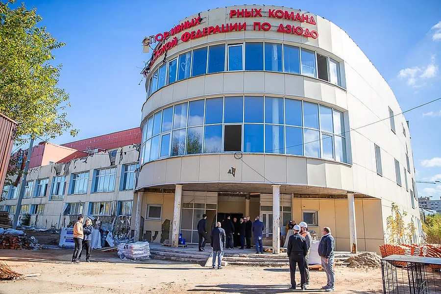 Глава Одинцовского городского округа проинспектировал ход ремонта Академии Дзюдо в Звенигороде