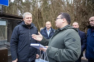 Глава Одинцовского округа Андрей Иванов осмотрел новые остановки общественного транспорта, которые обустроило ГБУ МО «Мосавтодор» на автомобильной дороге регионального значения «ММК — Поречье»