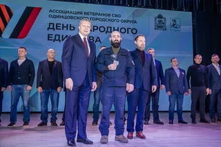 Удостоверения участников Ассоциации ветеранов СВО вручили фронтовикам Андрей Иванов и Сергей Колунов