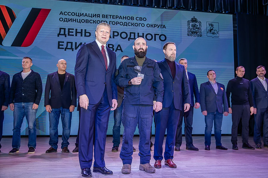 s, Удостоверения участников Ассоциации ветеранов СВО вручили фронтовикам Андрей Иванов и Сергей Колунов