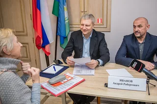 Глава Одинцовского городского округа Андрей Иванов вместе с профильными заместителями провел личный прием в формате «Выездной администрации» в территориальном управлении Захаровское — на площадке Дома культуры в поселке Летний Отдых