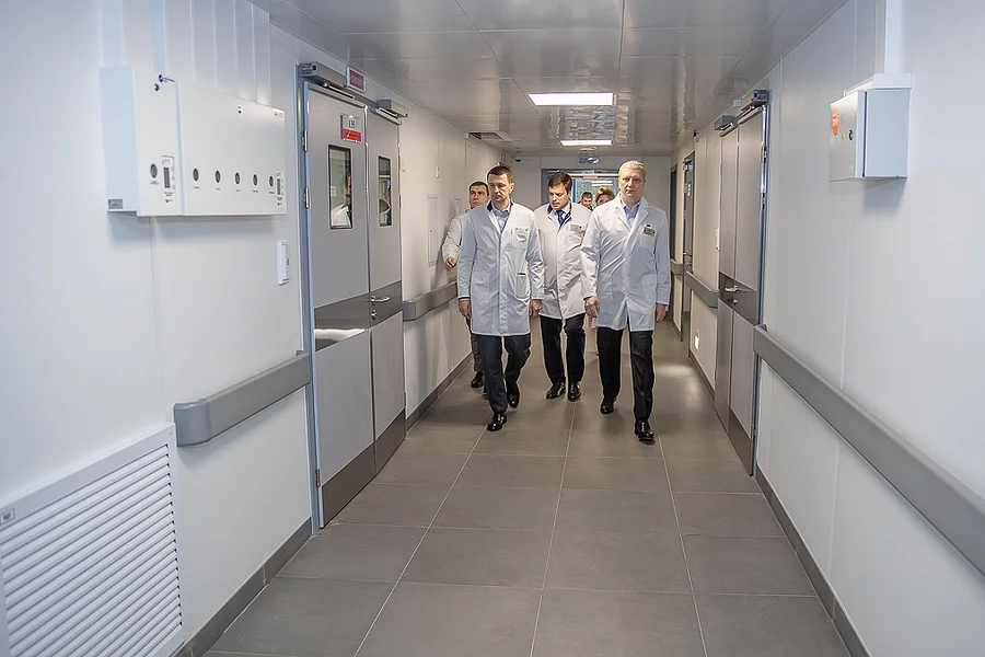 фото глав, Андрей Иванов и Максим Забелин проверили итоги капремонта хирургического корпуса Одинцовской больницы