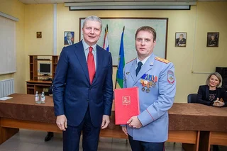 На торжественном собрании глава Одинцовского округа Андрей Иванов совместно с первым заместителем председателя Московской областной Думы Ларисой Лазутиной, депутатом Мособлдумы Дмитрием Голубковым, председателем Совета депутатов Одинцовского округа Татьяной Одинцовой, представителями силовых структур поздравил личный состав и ветеранов УМВД России по Одинцовскому городскому округу с профессиональным праздником