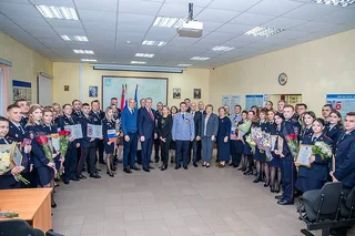 На торжественном собрании глава Одинцовского округа Андрей Иванов совместно с первым заместителем председателя Московской областной Думы Ларисой Лазутиной, депутатом Мособлдумы Дмитрием Голубковым, председателем Совета депутатов Одинцовского округа Татьяной Одинцовой, представителями силовых структур поздравил личный состав и ветеранов УМВД России по Одинцовскому городскому округу с профессиональным праздником