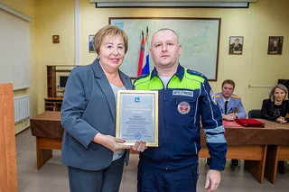 На торжественном собрании глава Одинцовского округа Андрей Иванов совместно с первым заместителем председателя Московской областной Думы Ларисой Лазутиной, депутатом Мособлдумы Дмитрием Голубковым, председателем Совета депутатов Одинцовского округа Татьяной Одинцовой, представителями силовых структур поздравил личный состав и ветеранов УМВД России по Одинцовскому городскому округу с профессиональным праздником