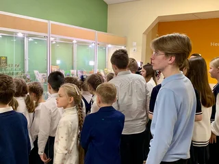 На площадке Барвихинской средней общеобразовательной школы в среду, 10 декабря, открылась VII ежегодная выставка «Миниатюра для творческой молодежи»