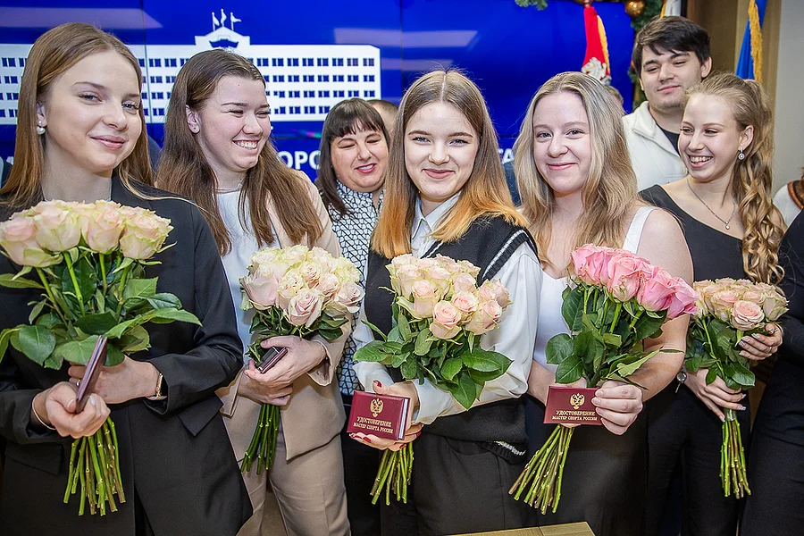 s 2, Андрей Иванов вручил удостоверения мастеров спорта софтболисткам Одинцовской школы олимпийского резерва