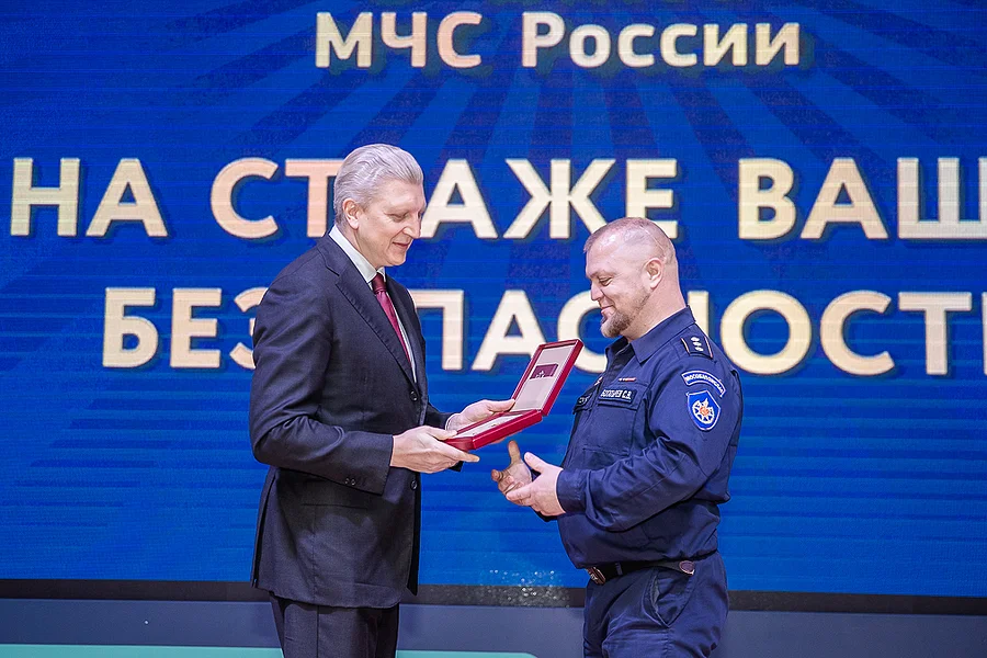 s, Андрей Иванов поздравил сотрудников МЧС России с профессиональным праздником