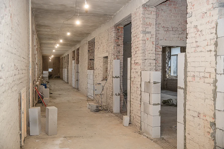 s, Демонтажные работы в ремонтируемом здании Часцовской школы завершены