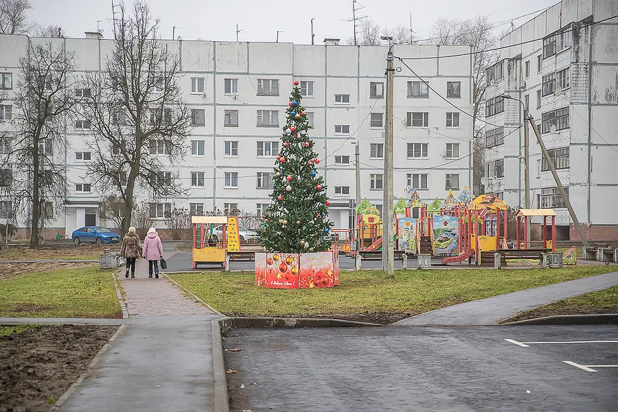 s, Результаты благоустройства дворовой территории в поселке Покровский городок проверил Андрей Иванов