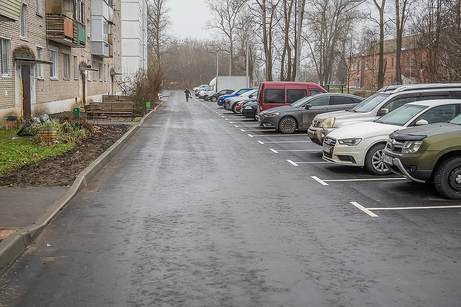 s, Результаты благоустройства дворовой территории в поселке Покровский городок проверил Андрей Иванов