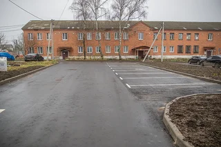 Результаты благоустройства дворовой территории в поселке Покровский городок проверил Андрей Иванов