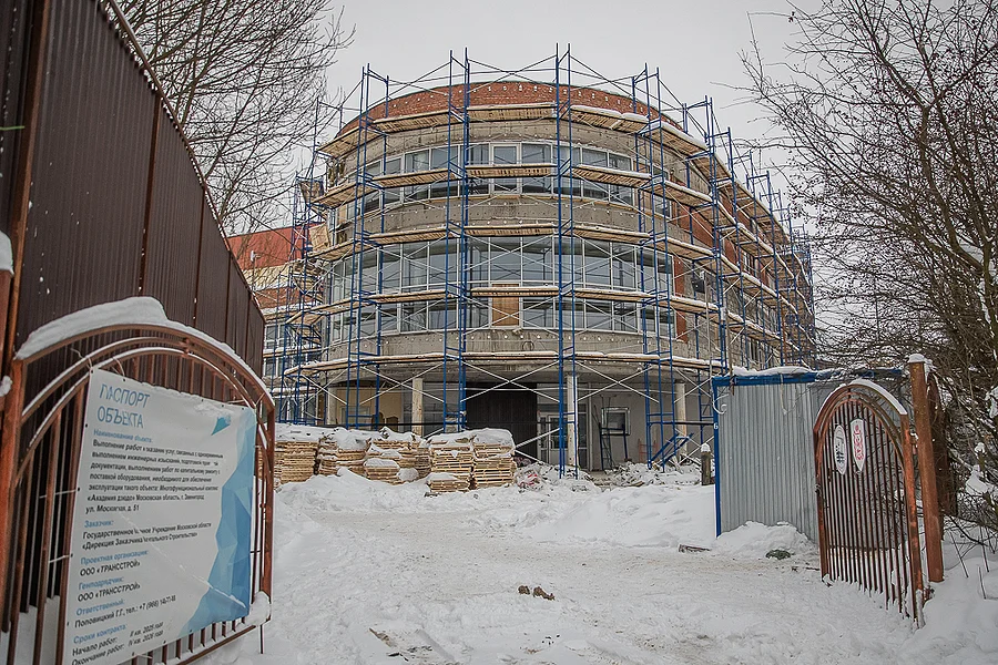 s, В звенигородской Академии дзюдо идет подготовка к монтажу воздуховодов и электрики