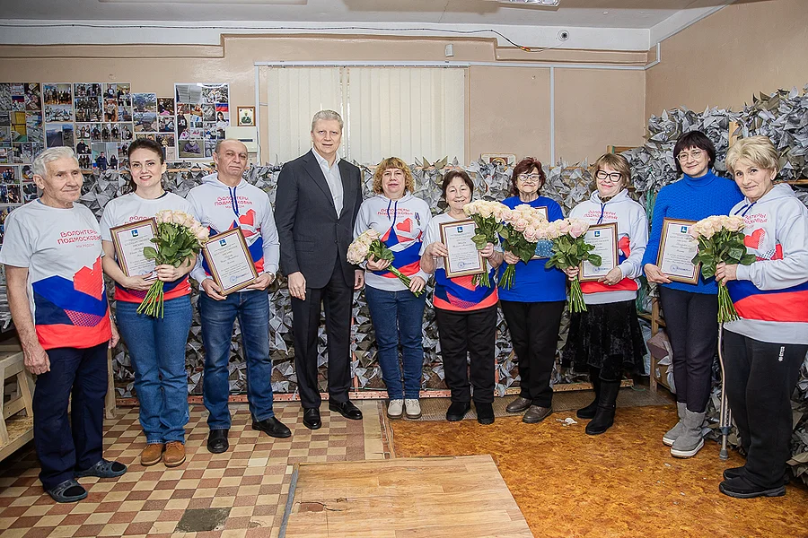 фото глав, Андрей Иванов вручил благодарственные письма волонтерскому движению «Zа-Мир»