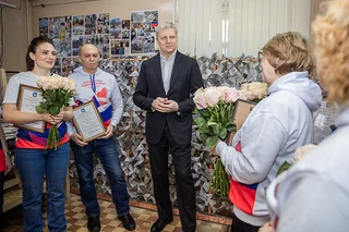 Глава Одинцовского округа Андрей Иванов в пятницу, 23 января, вручил благодарственные письма волонтерскому движению «Zа-Мир». Награждение проходило в штабе волонтеров в поселке Новый Городок