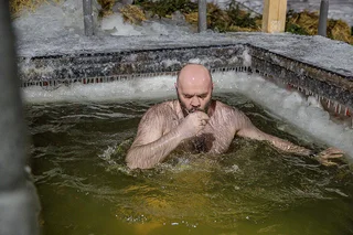 Почти 15 тысяч жителей Одинцовского округа приняли участие в Крещенских купаниях