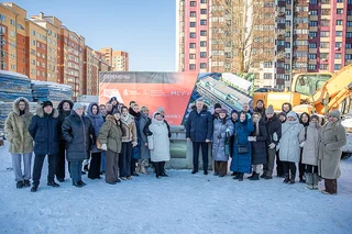 Во вторник, 17 февраля, глава Одинцовского округа Андрей Иванов вместе с жителями Звенигорода, первым заместителем председателя Мособлдумы Ларисой Лазутиной, депутатом Совета депутатов Одинцовского округа Ольгой Ермаковой и главным врачом Одинцовской областной больницы Иваном Каприным заложил капсулу времени в основание новой детской поликлиники