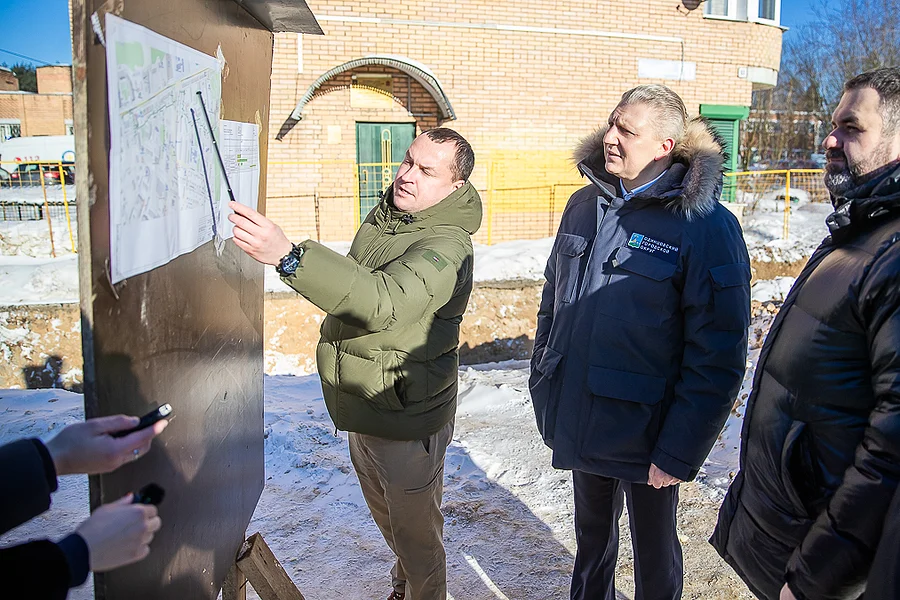 s, Ход реконструкции теплосетей на Нахабинском шоссе в Звенигороде проверил Андрей Иванов