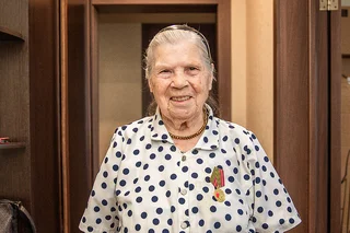 Глава Одинцовского округа Андрей Иванов во вторник, 17 февраля, поздравил с 96-летием жительницу Звенигорода, труженицу тыла Марию Шадурину