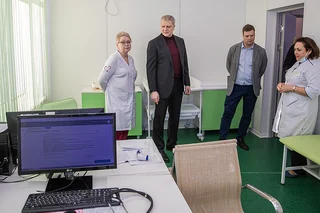 Глава Одинцовского округа Андрей Иванов во вторник, 3 февраля, вместе с жителями проверил итоги текущего ремонта амбулатории «Нара» в Чупряково