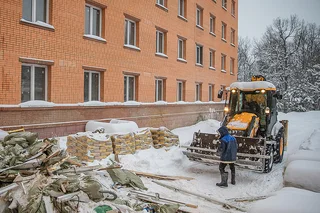 В селе Перхушково Одинцовского округа продолжается капитальный ремонт медицинского стационара, на базе которого в 2026 году откроется Региональный сосудистый центр. Ход работ в пятницу, 30 января, проверил глава муниципалитета Андрей Иванов