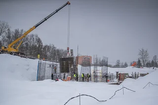 Глава Одинцовского округа Андрей Иванов проверил ход возведения нового жилого комплекса «Вяземы парк» на улице Городок-17 в поселке Большие Вяземы