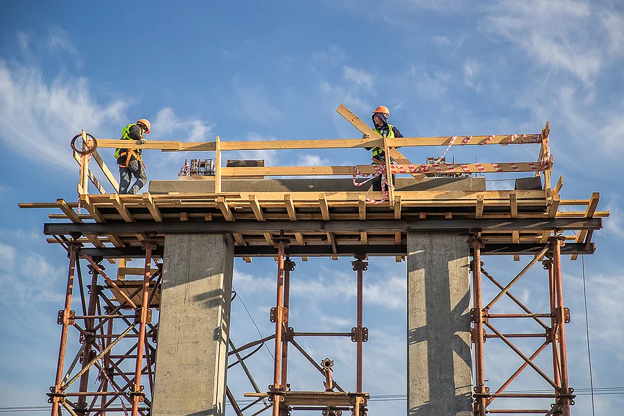 s, В ЖК «Рублевский» продолжается строительство перехода через ж\д пути