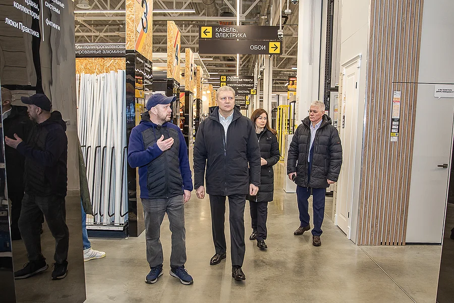 Глава Одинцовского округа Андрей Иванов во вторник, 3 марта, осмотрел новый строительный торговый центр «Петрович» на Можайском шоссе, Новый строительный торговый центр «Петрович» в деревне Сетунь Малая осмотрел Андрей Иванов