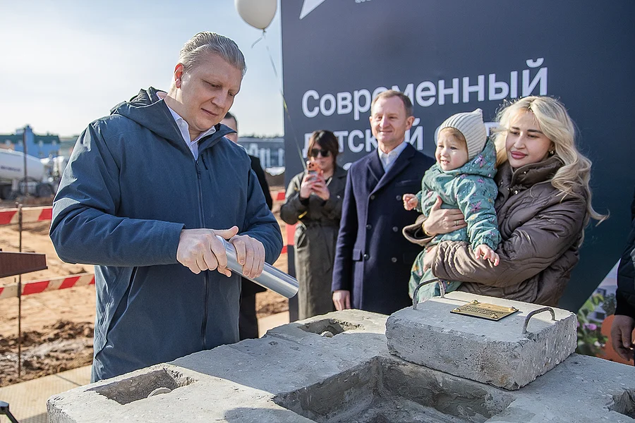 s, Капсулу времени в основание нового садика заложил Андрей Иванов вместе с жителями ЖК «Одинцовские кварталы»