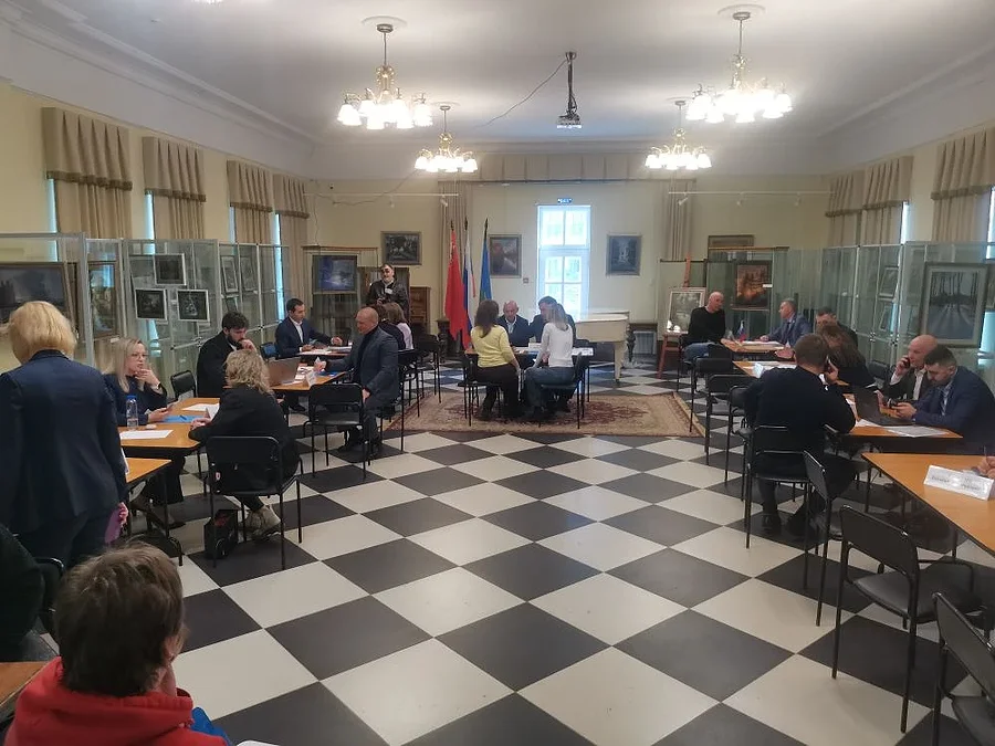 Прием текст 1, На «Выездной администрации» Больших Вязёмах 21 апреля были рассмотрены обращения 41 человека