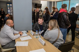 Глава Одинцовского округа Андрей Иванов вместе с профильными заместителями провел во вторник, 14 апреля, личный прием в формате «Выездной администрации» в территориальном управлении Никольское — на площадке Дома культуры «Полет»