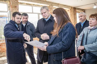 Глава Одинцовского округа Андрей Иванов в среду, 22 апреля, проверил ход капитального ремонта двухэтажного здания бывшего детского сада № 73 в Кубинке