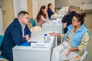 В Одинцовском округе продолжаются встречи руководителей муниципалитета с жителями в формате «Выездной администрации». Во вторник, 25 августа, глава Андрей Иванов вместе с профильными заместителями провел личный прием в Одинцово, на площадке образовательного центра «Логос»