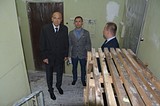 Дмитрий Голубков проверил ход ремонтных работ в подъездах Новоивановского