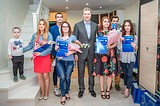 Андрей Иванов вручил 6 детям-сиротам Одинцовского района ключи от их новых квартир в новостройке
